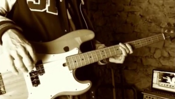 History Of Rap Basslines: Haze of Bass spielt legendäre Basslines live nach (Video)